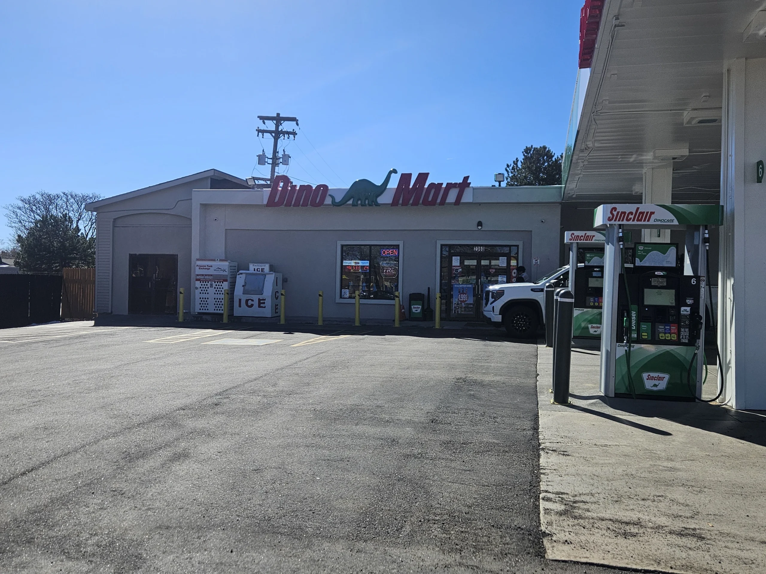 Colorado Food, Sinclair Gas & Convenience Store Denver